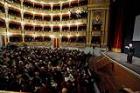 Massimo Vignelli a Salerno. Lectio Magistralis al Teatro Verdi. L'intervento del Sindaco Vincenzo De Luca. Salerno, 22 Novembre 2011.